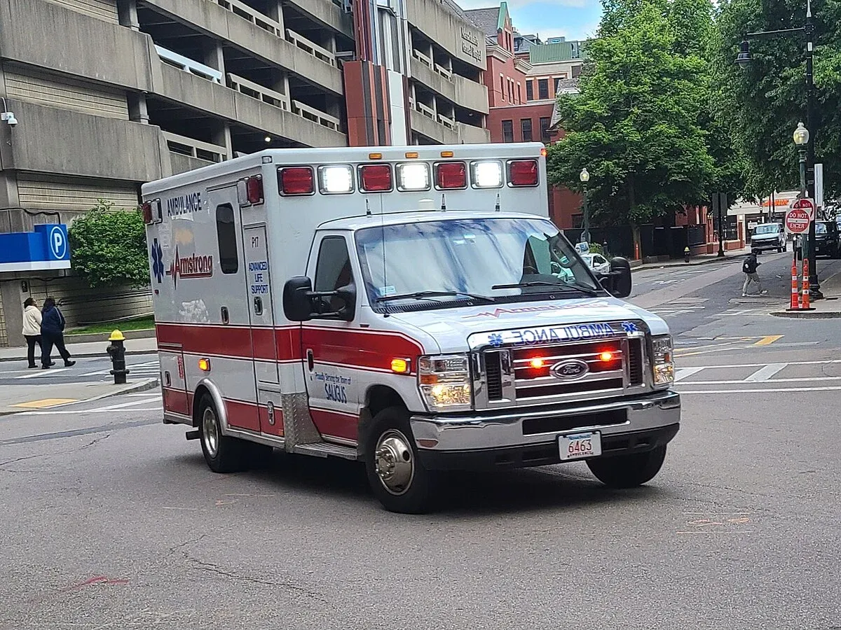 Mobile healthcare service vehicle bringing medical care directly to patients