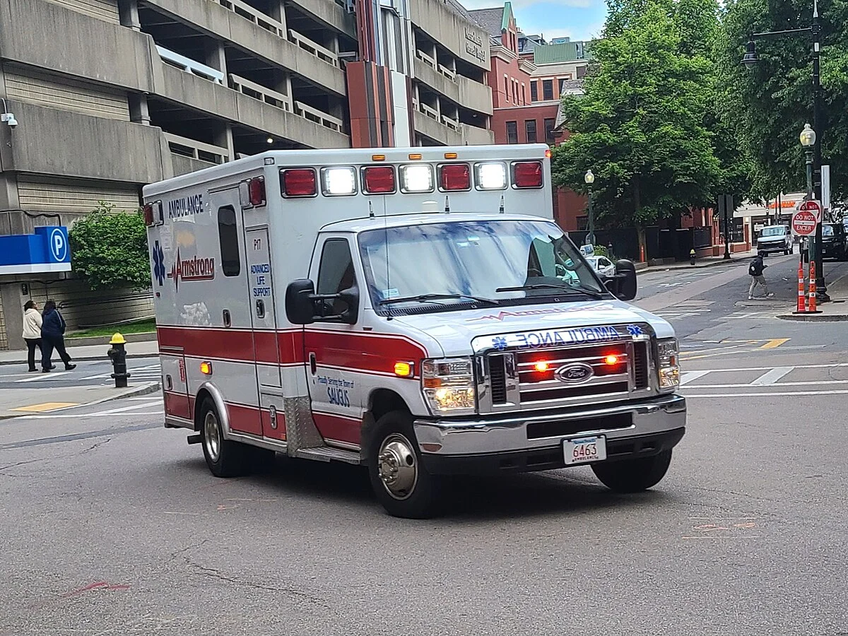Mobile healthcare service vehicle bringing medical care directly to patients